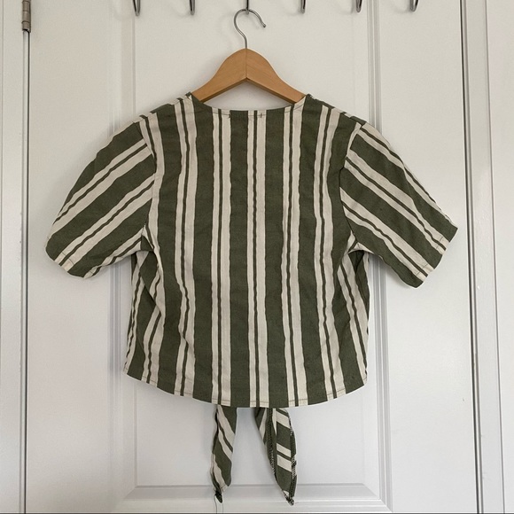 Striped cropped tie shirt - Picture 3 of 3